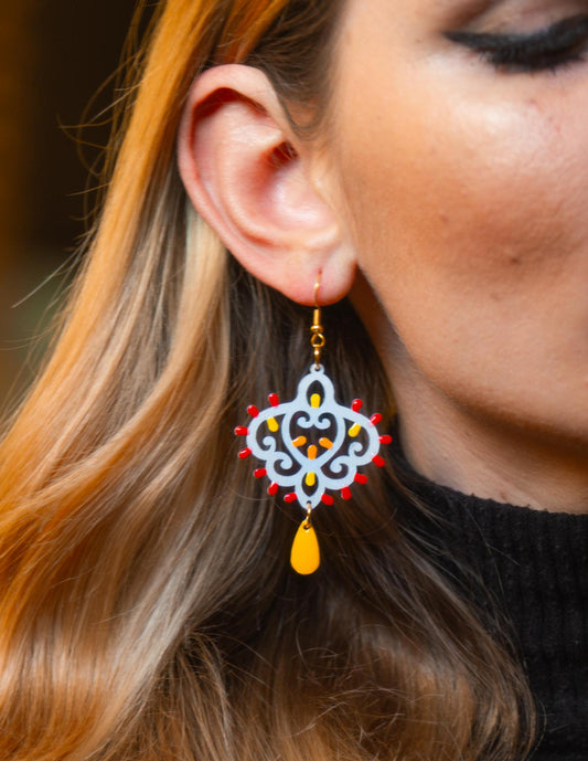 Barocchini corti: Orecchini in legno a forma di Luminaria Salentina