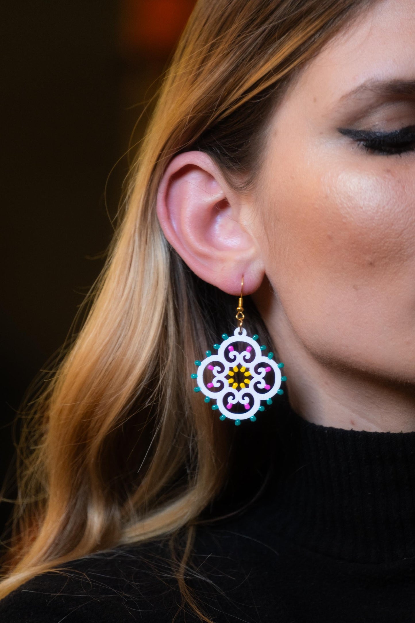 SET Rosoncino Barocco: Collana e orecchini in legno a forma di Luminaria Salentina con collier rigido