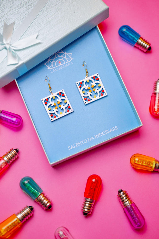 Cementina: Orecchini in legno a forma di Luminaria Salentina