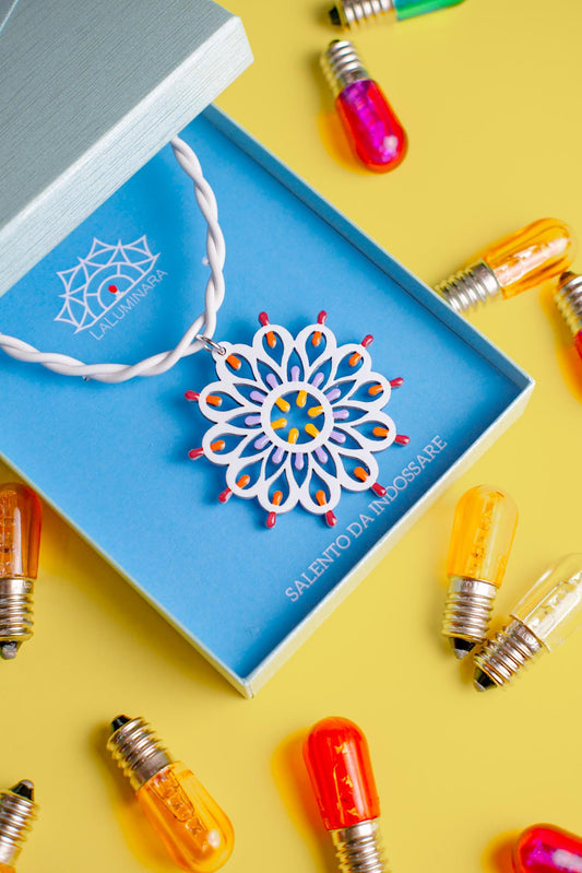 SET ROSONE OTRANTO: Collana e orecchini in legno a forma di Luminarie Salentine con collier rigido