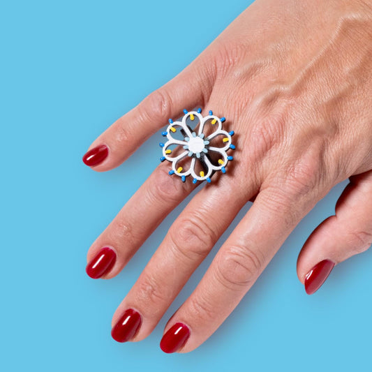 Anello regolabile Rosone Fiore: Anello in legno a forma di Luminaria Salentina