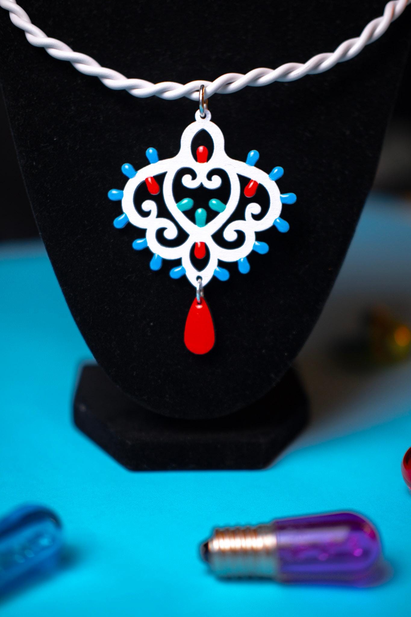 SET Barocchini: Collana e orecchini in legno a forma di Luminaria Salentina con collier rigido