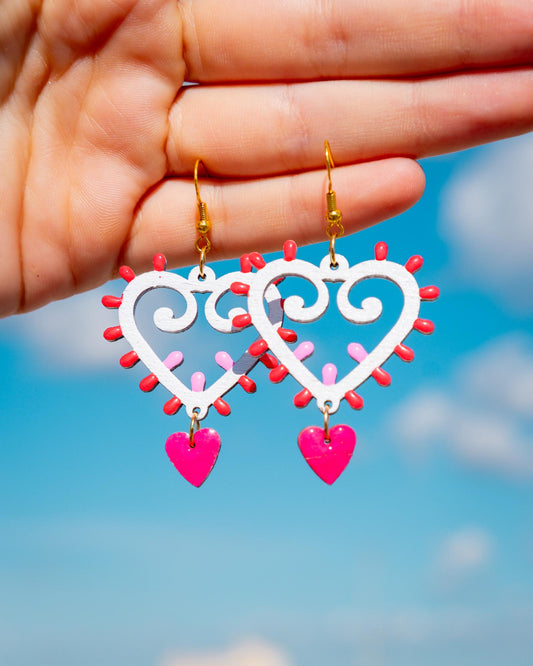 Cuore di Luce: Orecchini in legno a forma di Luminaria Salentina