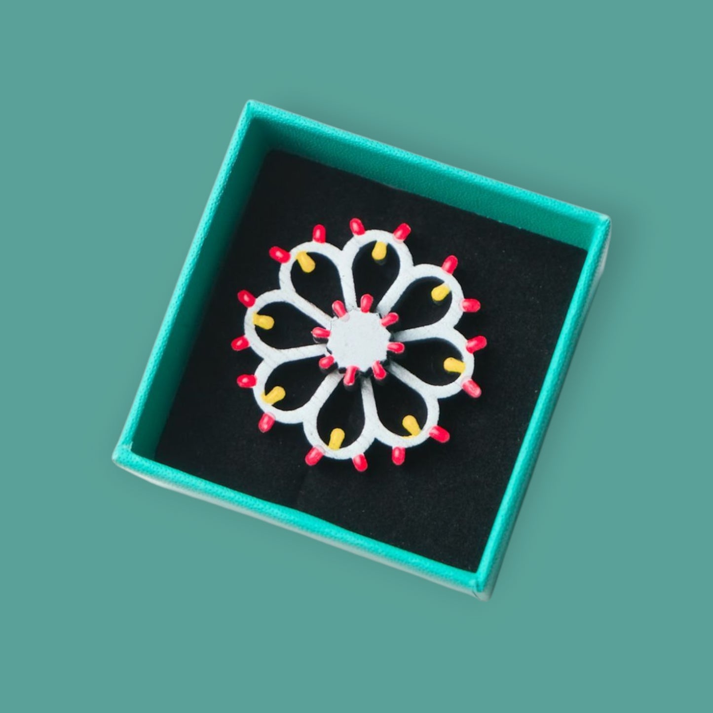 Anello regolabile Rosone Fiore: Anello in legno a forma di Luminaria Salentina