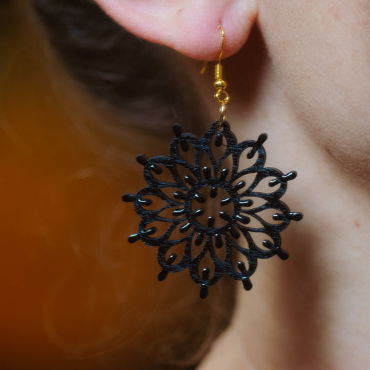 Notte in Salento Rosone Otranto total black: Orecchini in legno a forma di Luminaria Salentina