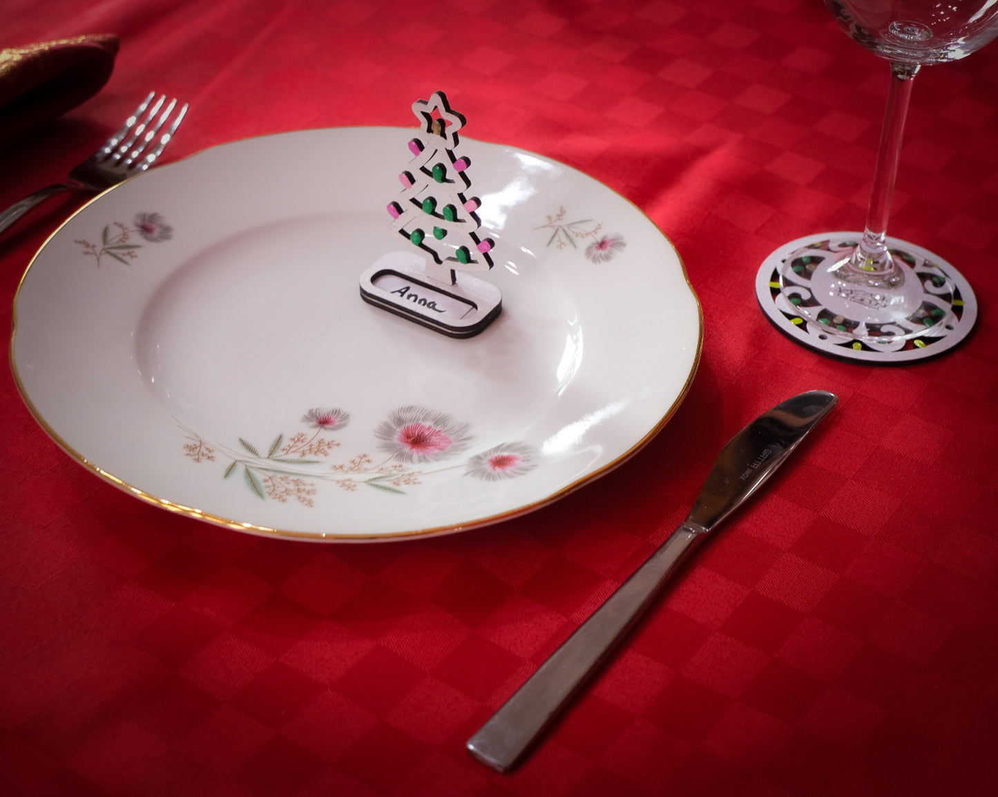 6/12 SEGNAPOSTO – “Alberelli di Luce”: segnaposto in legno a forma di Luminaria Salentina