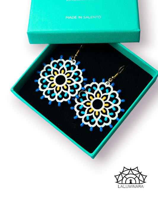 Rosone Jentu: Orecchini in legno a forma di Luminaria Salentina