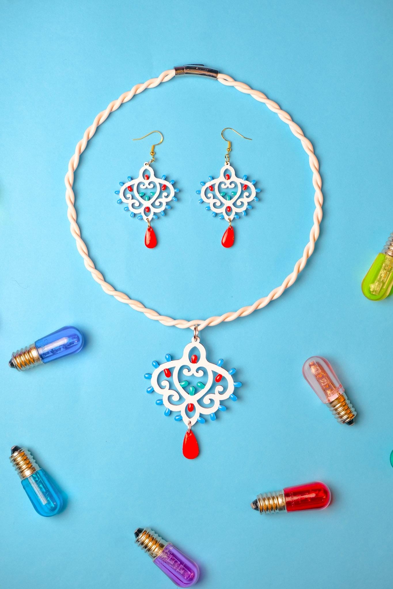 SET Barocchini: Collana e orecchini in legno a forma di Luminaria Salentina con collier rigido