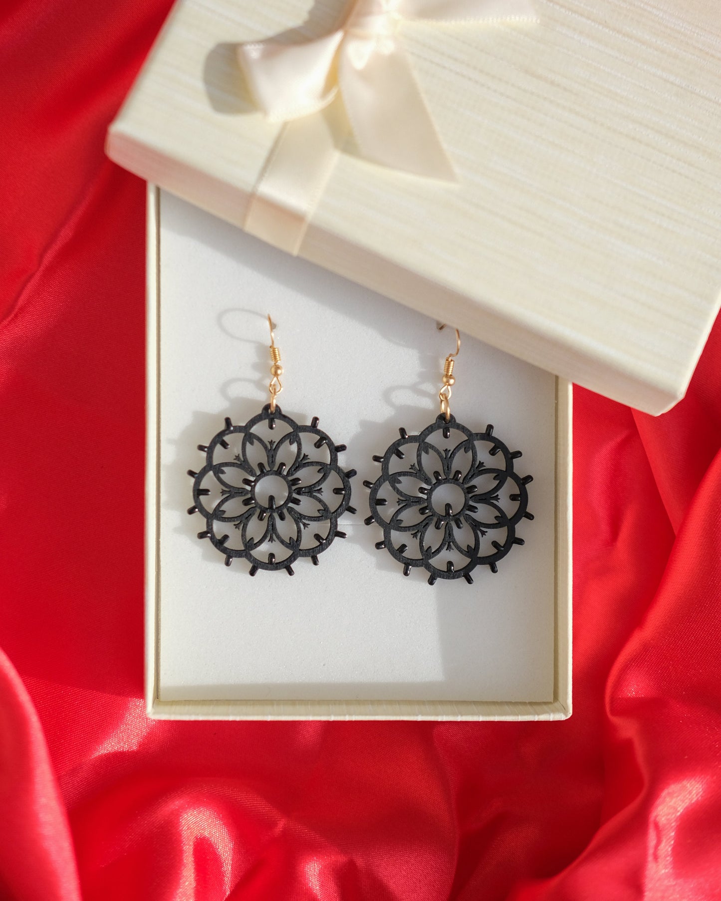 Notte in Salento Giglio: Orecchini in legno a forma di Luminaria Salentina