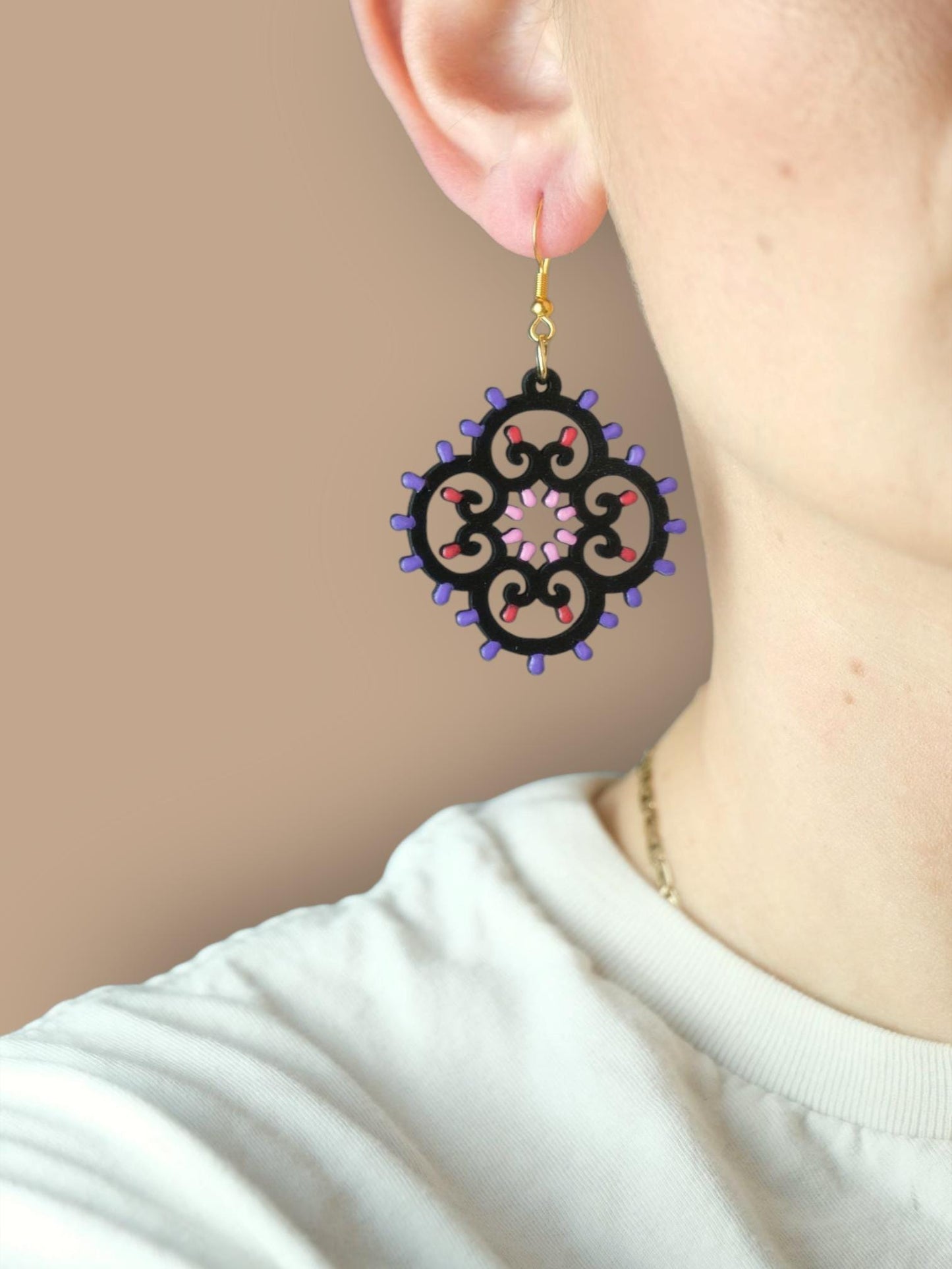 Rosoncino Barocco nero: Orecchini in legno a forma di Luminaria Salentina