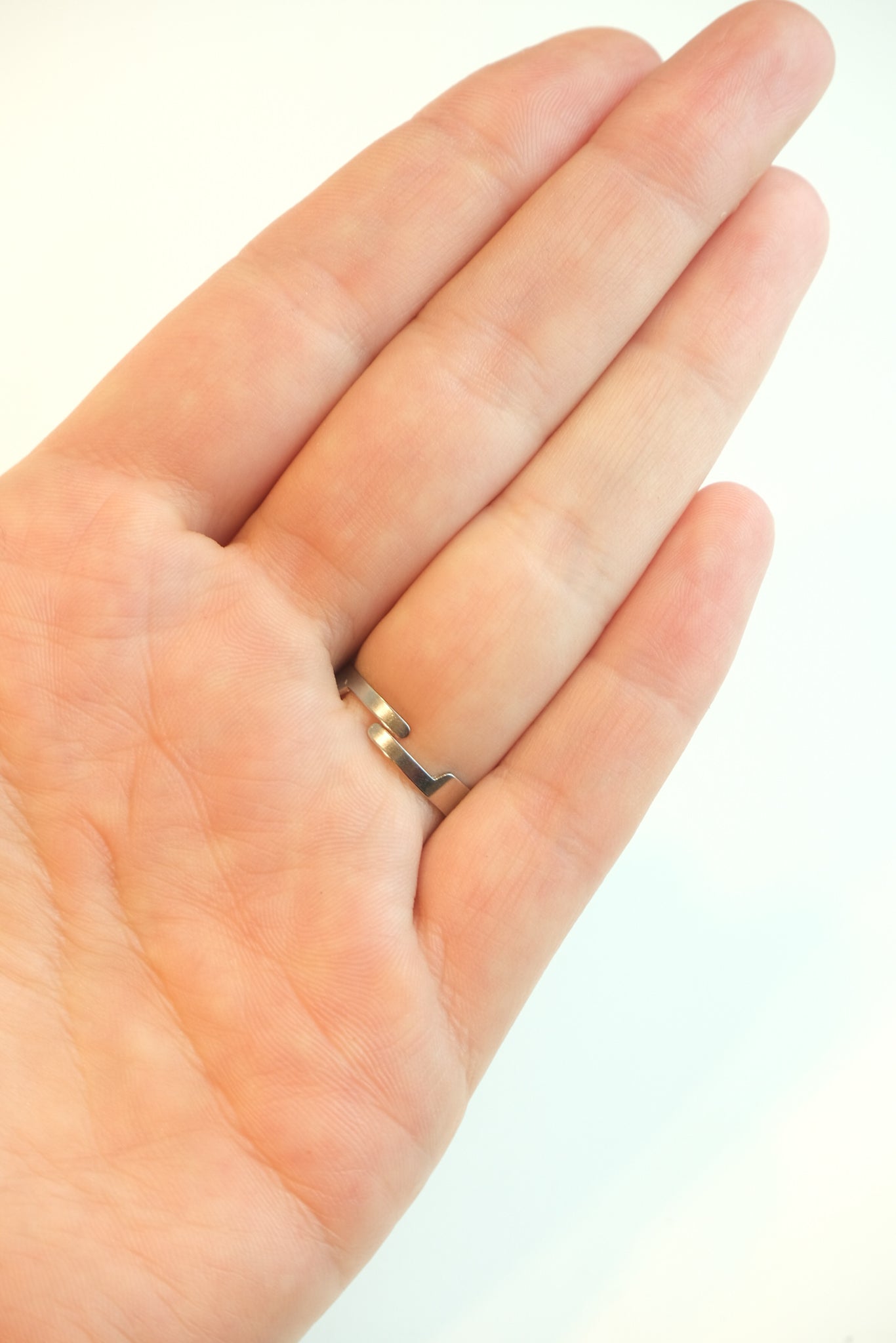 Anello regolabile Rosone Fiore: Anello in legno a forma di Luminaria Salentina