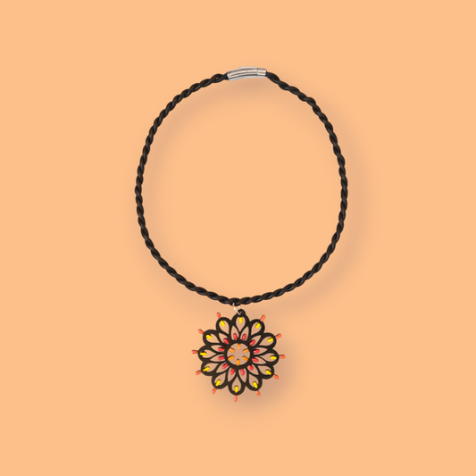 Rosone Otranto nero: Collana in legno a forma di Luminaria Salentina con collier rigido