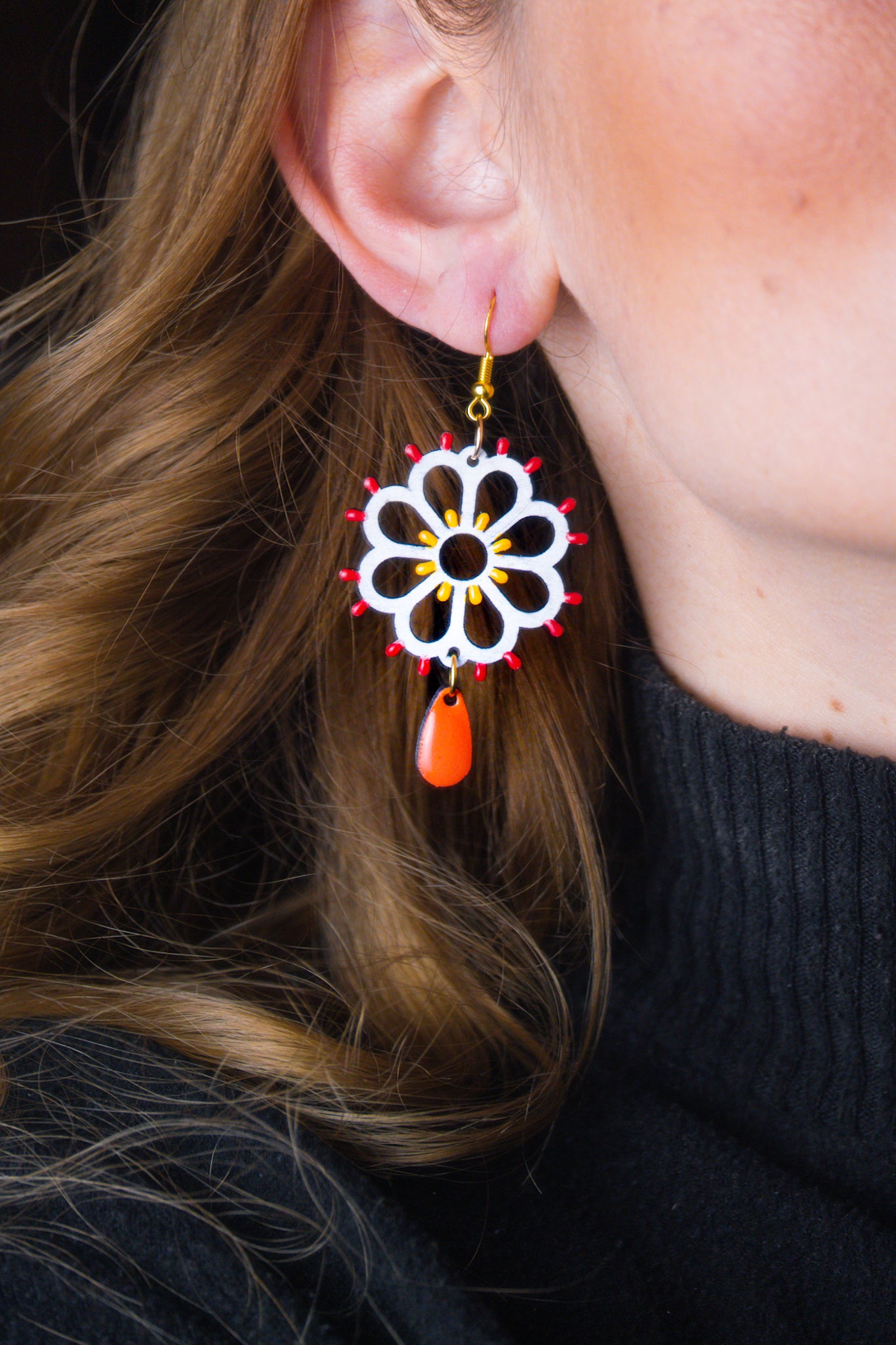 Rosone Margherita: Orecchini in legno a forma di Luminaria Salentina