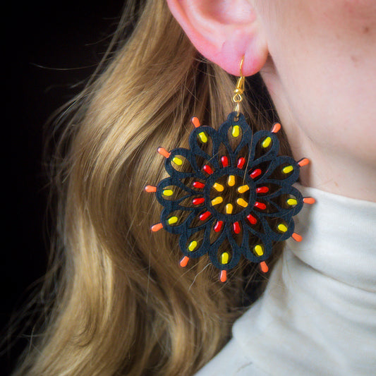 Rosone Otranto nero Grande: Orecchini in legno a forma di Luminaria Salentina