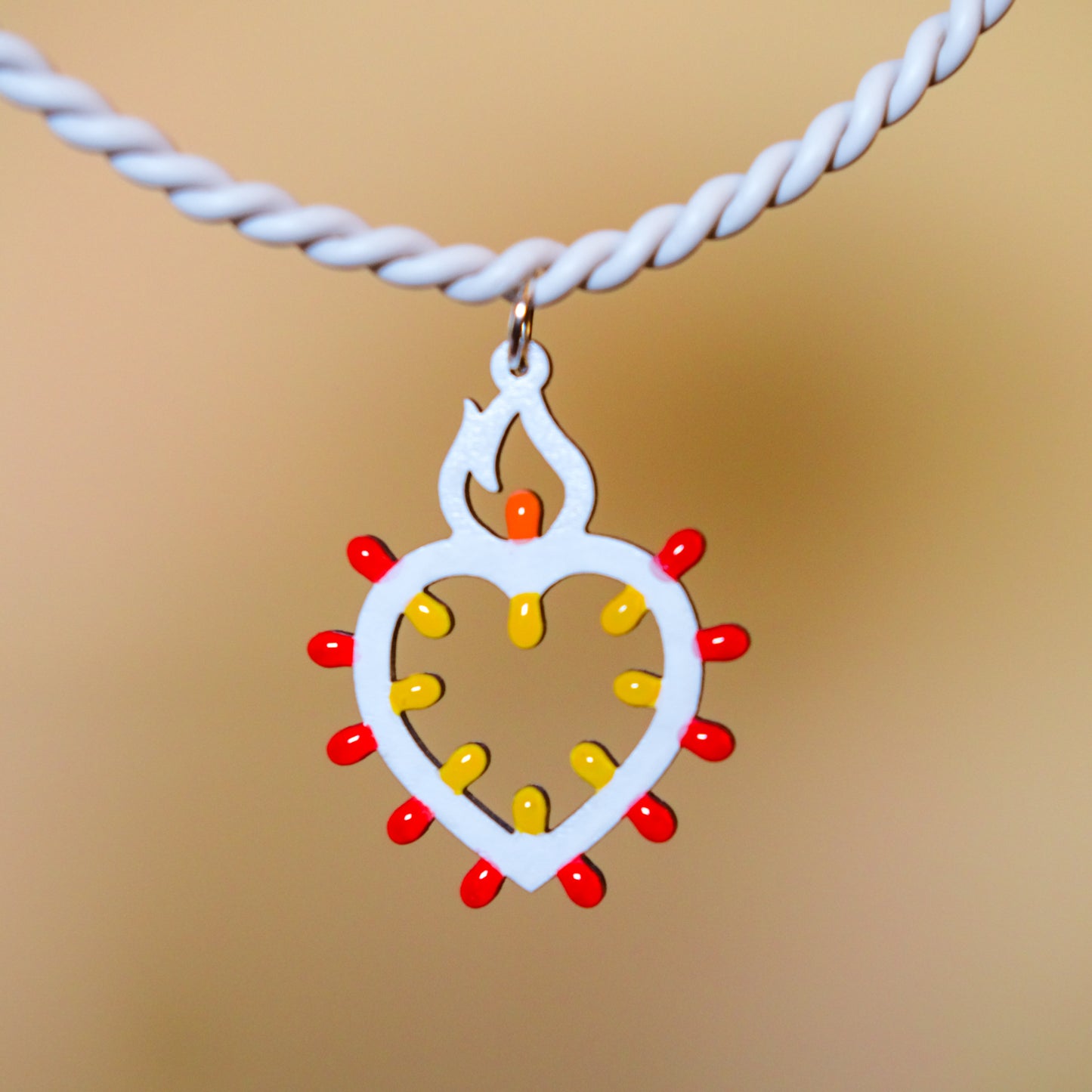 Cuore Sacro: Collana in legno a forma di Luminaria Salentina con collier rigido