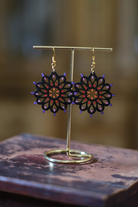 Rosone Otranto nero: Orecchini in legno a forma di Luminaria Salentina