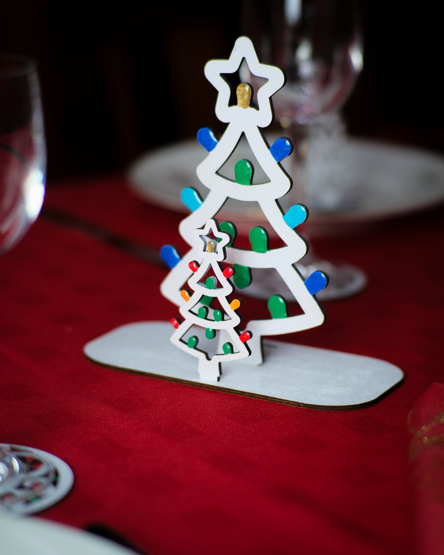 PORTATOVAGLIOLI – “Il Grande Albero Luminoso”: centrotavola in legno a forma di Luminaria Salentina