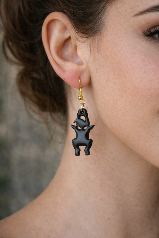 Scazzamuriello: orecchini pendenti in legno