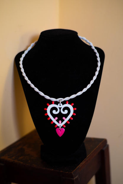 Cuore di Luce: Collana in legno a forma di Luminaria Salentina con collier rigido