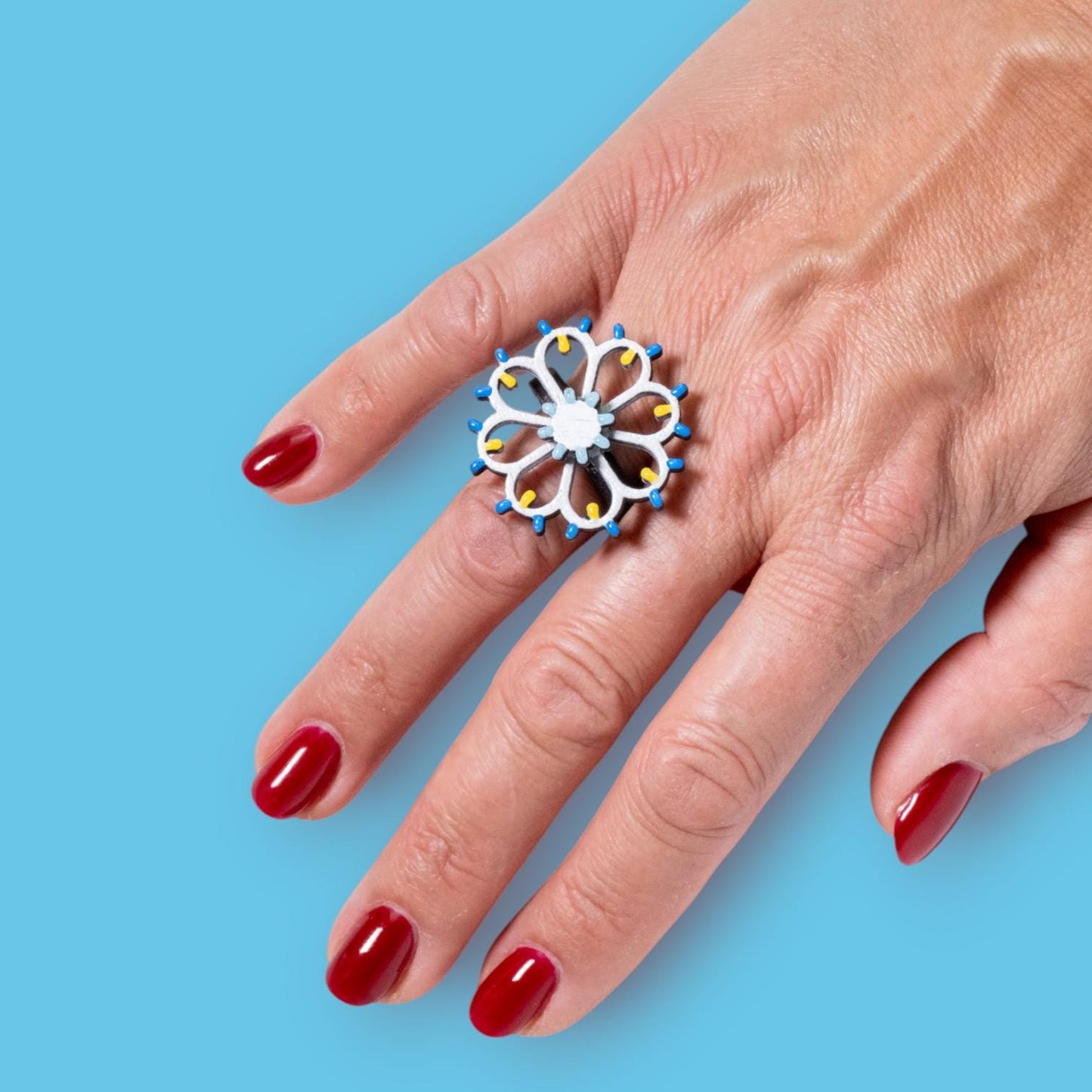 Anello regolabile Rosone Fiore: Anello in legno a forma di Luminaria Salentina