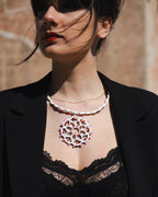 Rosone Giglio: Collana in legno a forma di Luminaria Salentina con collier rigido