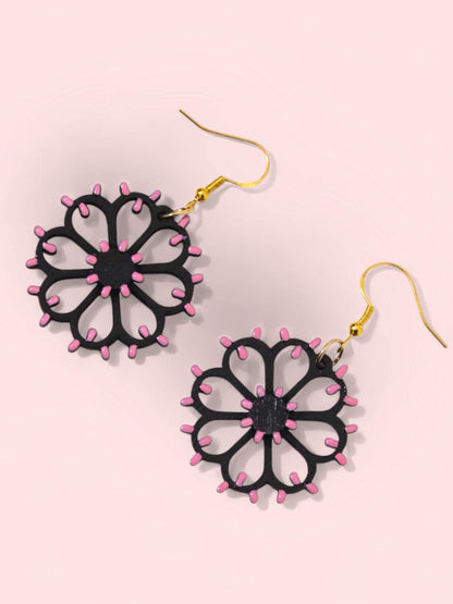 Mini Rosone Fiore nero: Orecchini in legno a forma di Luminaria Salentina