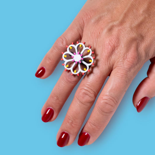 Anello regolabile Rosone Fiore: Anello in legno a forma di Luminaria Salentina