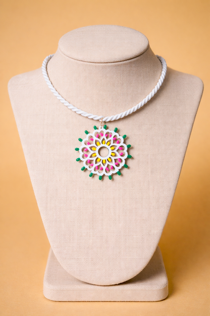 Jentu: Collana in legno a forma di Luminaria Salentina con collier rigido