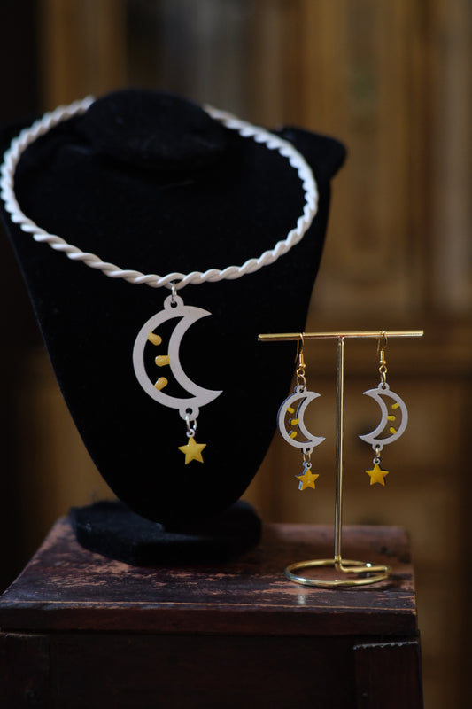 SET Luna: Collana e orecchini in legno a forma di Luminaria Salentina