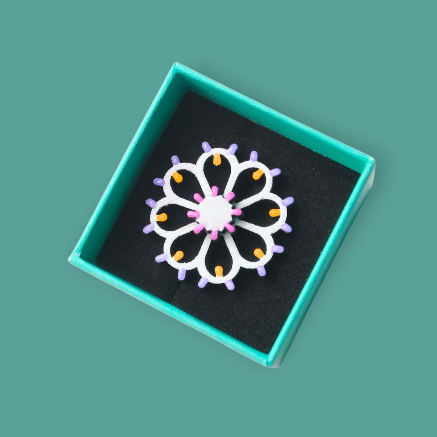 Anello regolabile Rosone Fiore: Anello in legno a forma di Luminaria Salentina