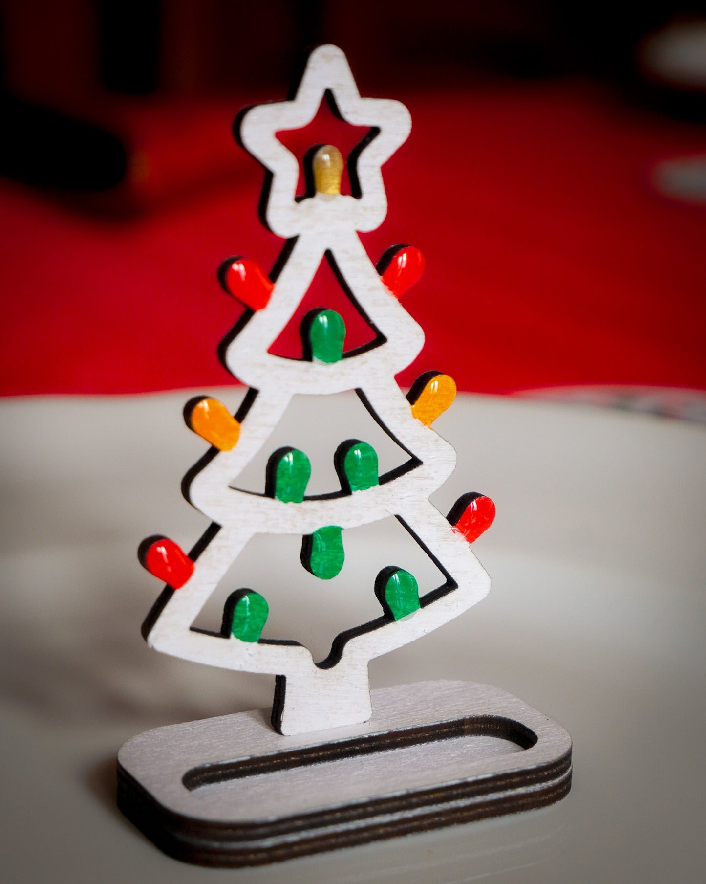 6/12 SEGNAPOSTO – “Alberelli di Luce”: segnaposto in legno a forma di Luminaria Salentina