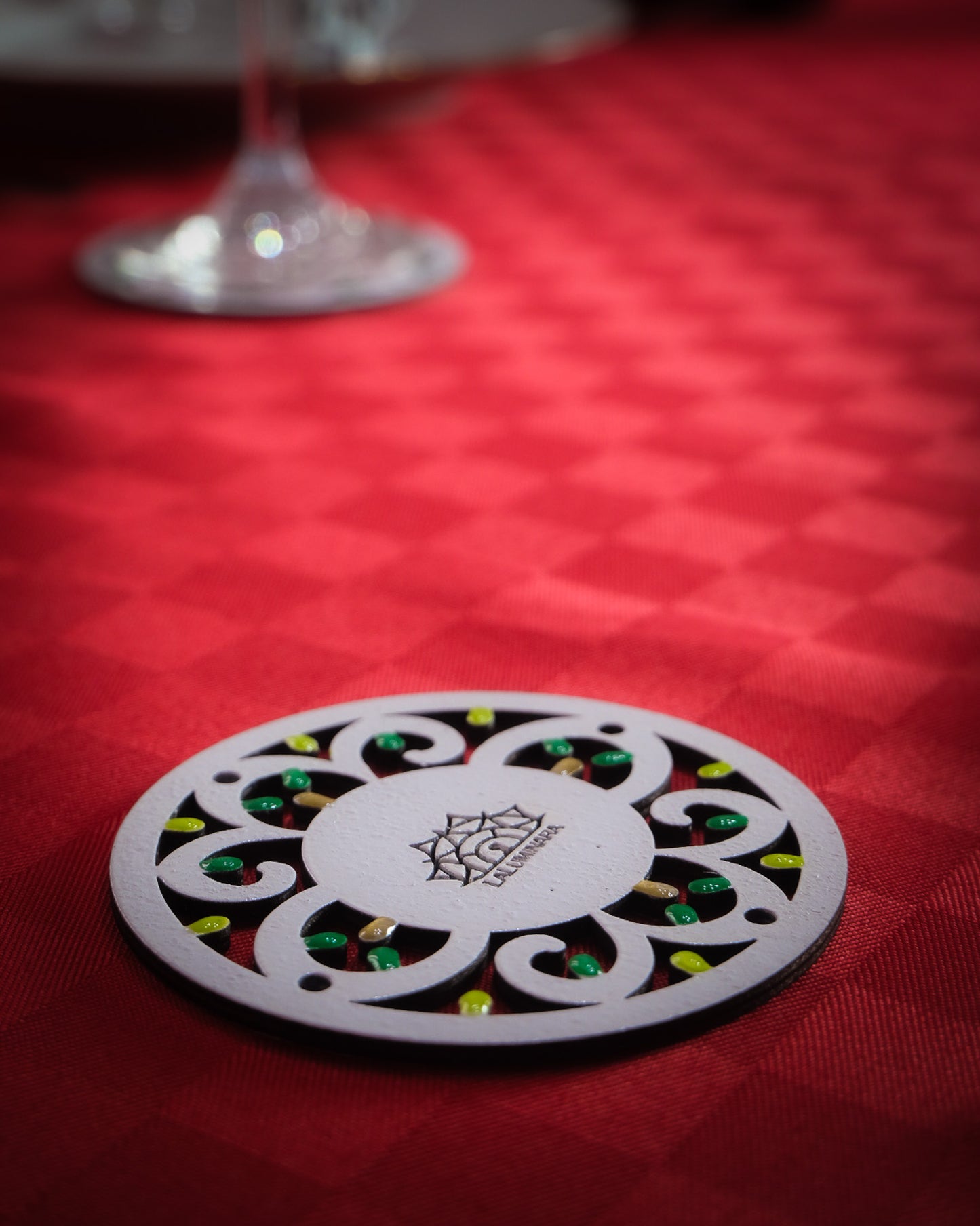 6/12 SOTTOBICCHIERI – Rosoni di Natale: sottobicchieri in legno a forma di Luminaria Salentina