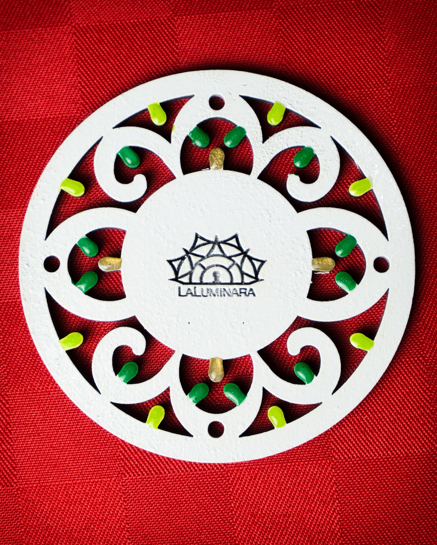 6/12 SOTTOBICCHIERI – Rosoni di Natale: sottobicchieri in legno a forma di Luminaria Salentina