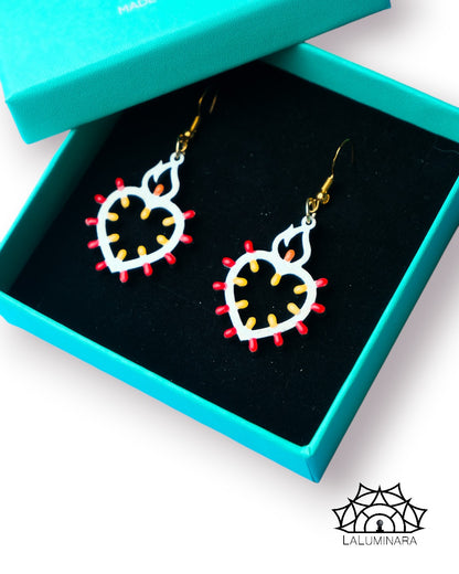 Cuore Sacro: Orecchini in legno a forma di Luminaria Salentina