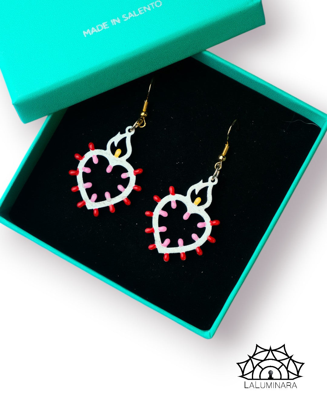 Cuore Sacro: Orecchini in legno a forma di Luminaria Salentina