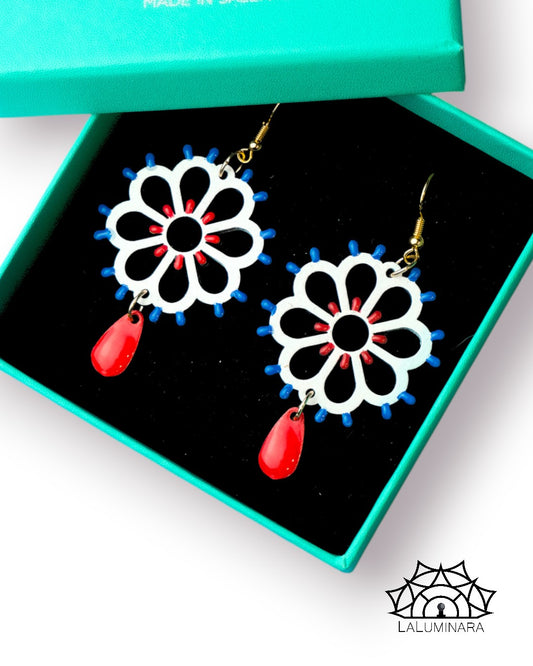 Rosone Margherita: Orecchini in legno a forma di Luminaria Salentina