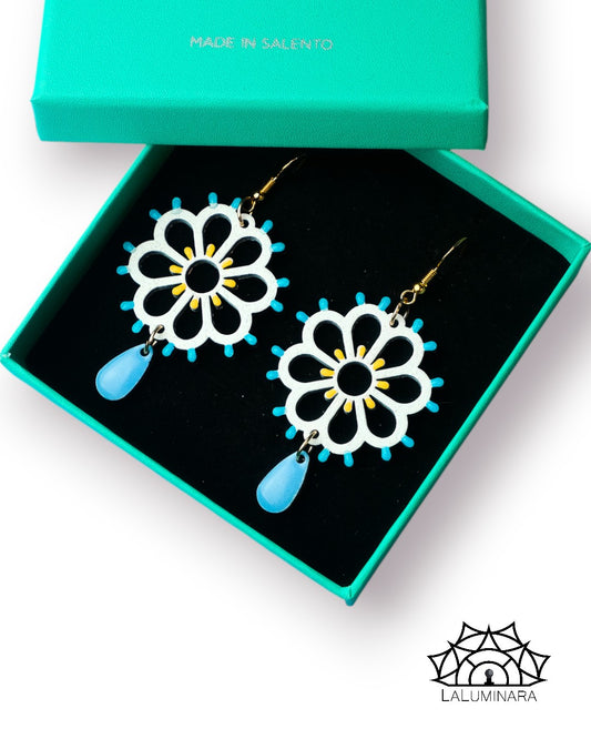 Rosone Margherita: Orecchini in legno a forma di Luminaria Salentina