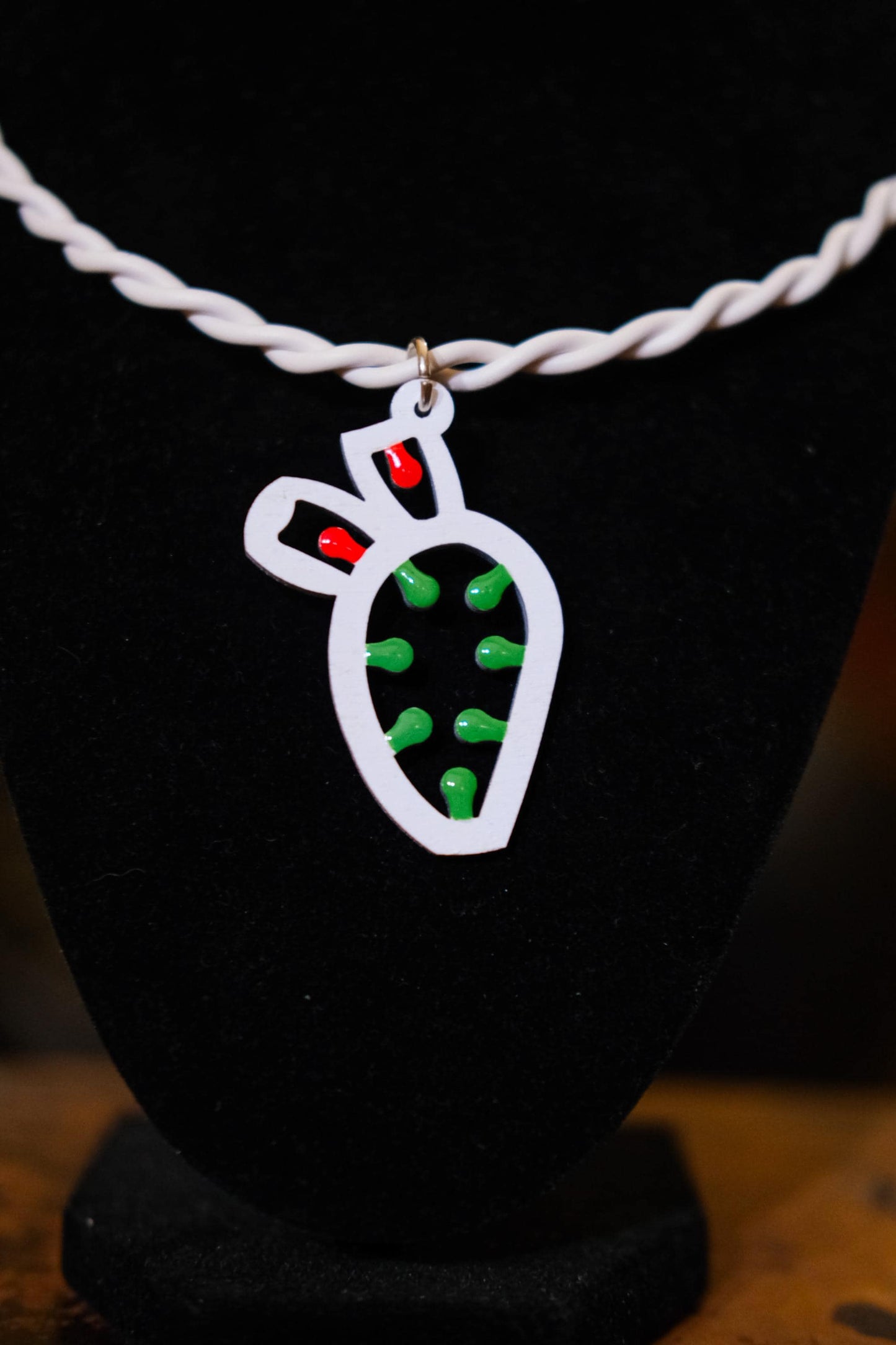 Ficodindia: Collana in legno a forma di Luminaria Salentina con collier rigido