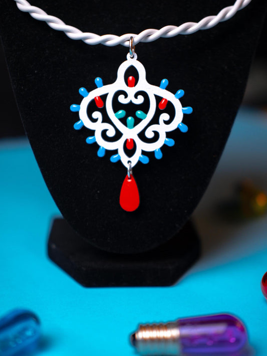 Barocchini: Collana in legno a forma di Luminaria Salentina con collier rigido