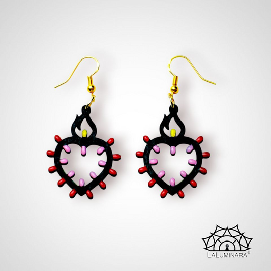 Cuore Sacro nero: Orecchini in legno a forma di Luminaria Salentina