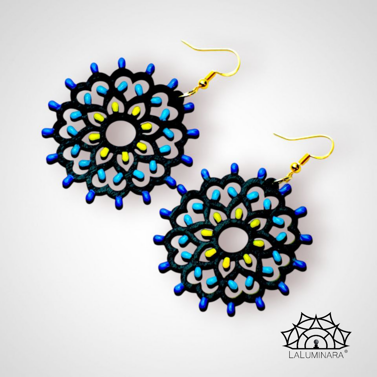 Rosone Jentu nero: Orecchini in legno a forma di Luminaria Salentina