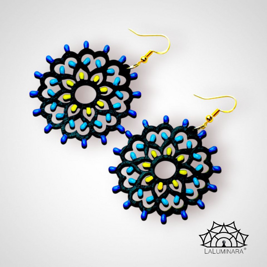 Rosone Jentu nero: Orecchini in legno a forma di Luminaria Salentina