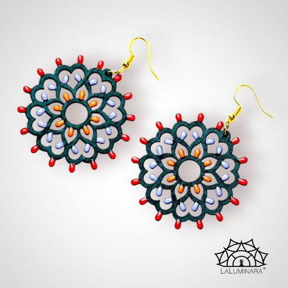 Rosone Jentu nero: Orecchini in legno a forma di Luminaria Salentina