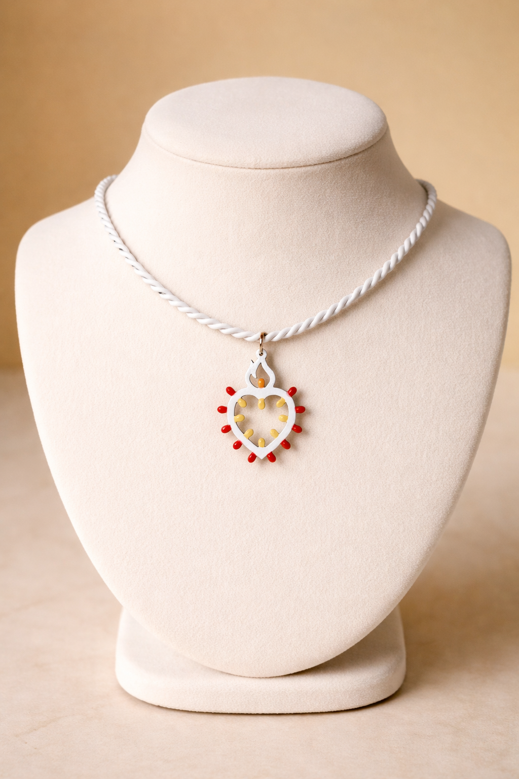 Cuore Sacro: Collana in legno a forma di Luminaria Salentina con collier rigido