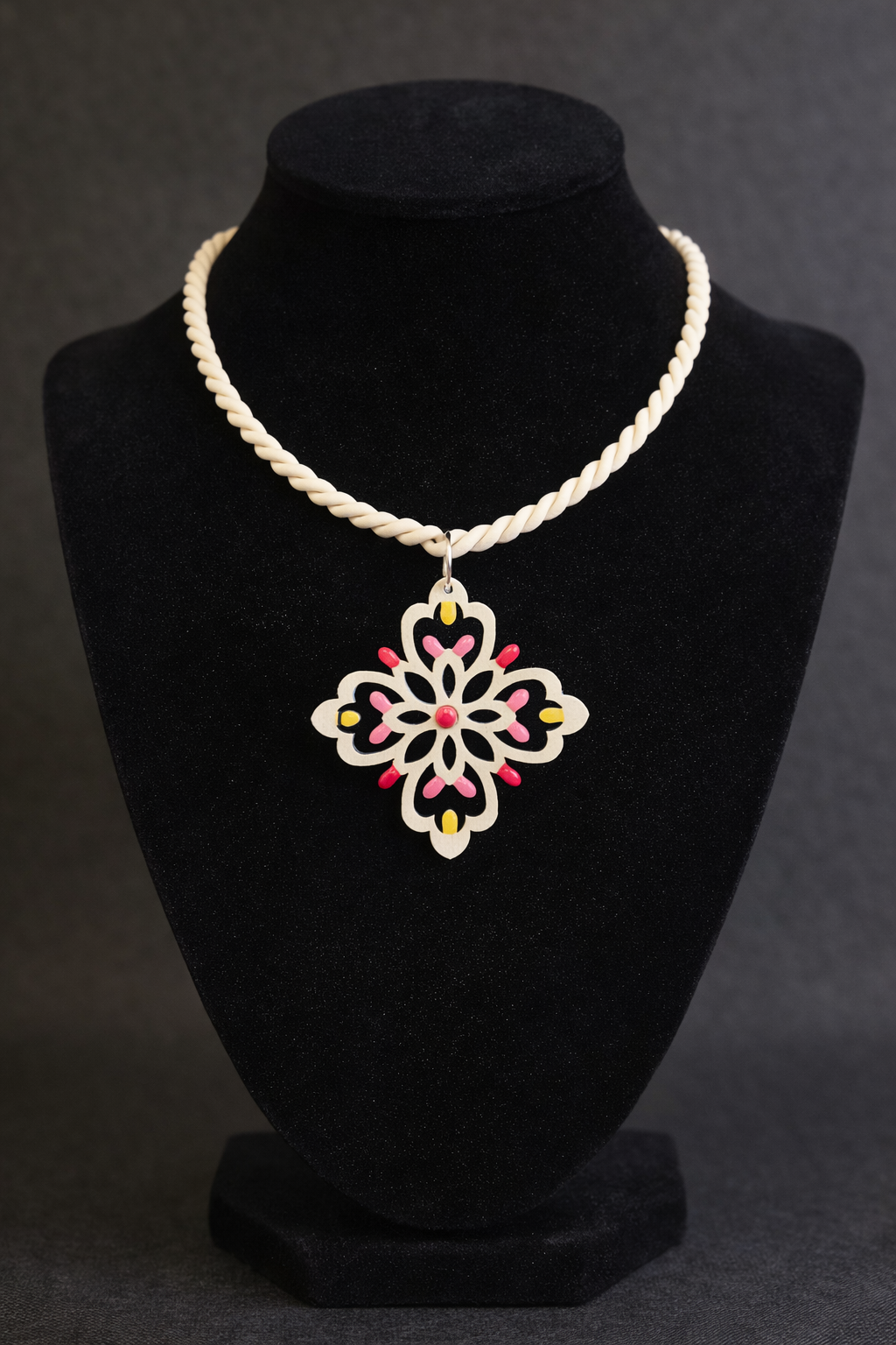 GRIKU: Collana in legno a forma di Luminaria Salentina con collier rigido