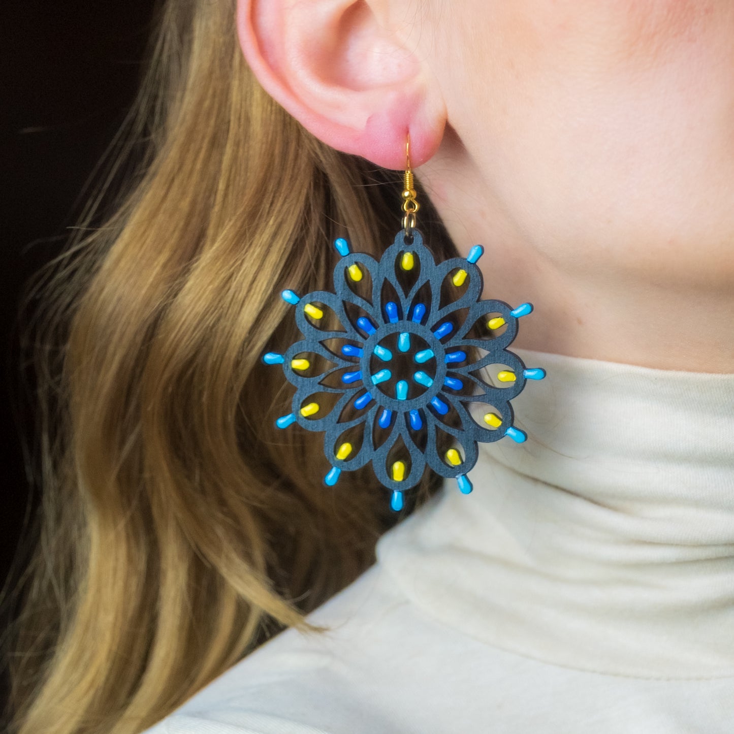 Rosone Otranto nero Grande: Orecchini in legno a forma di Luminaria Salentina