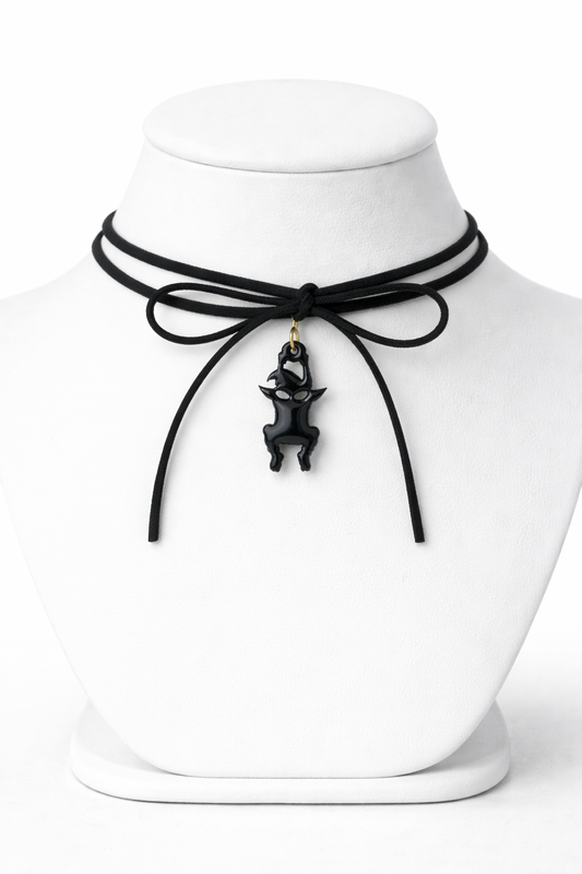 Scazzamuriello: Collana Choker in legno con pendente