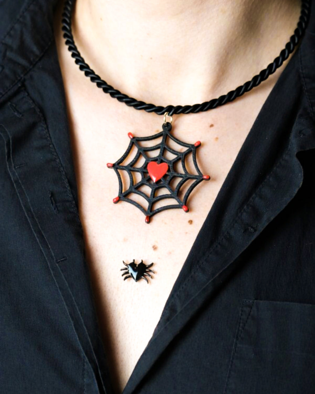 Collana TARANTA: Collana in legno con pendente