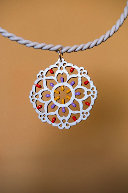 Rosone Lecce: Collana in legno a forma di Luminaria Salentina con collier rigido