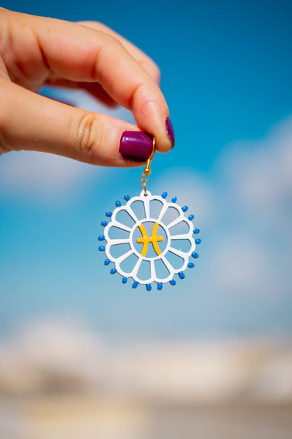 Zodiaco: Orecchini in legno a forma di Luminaria Salentina con segni zodiacali